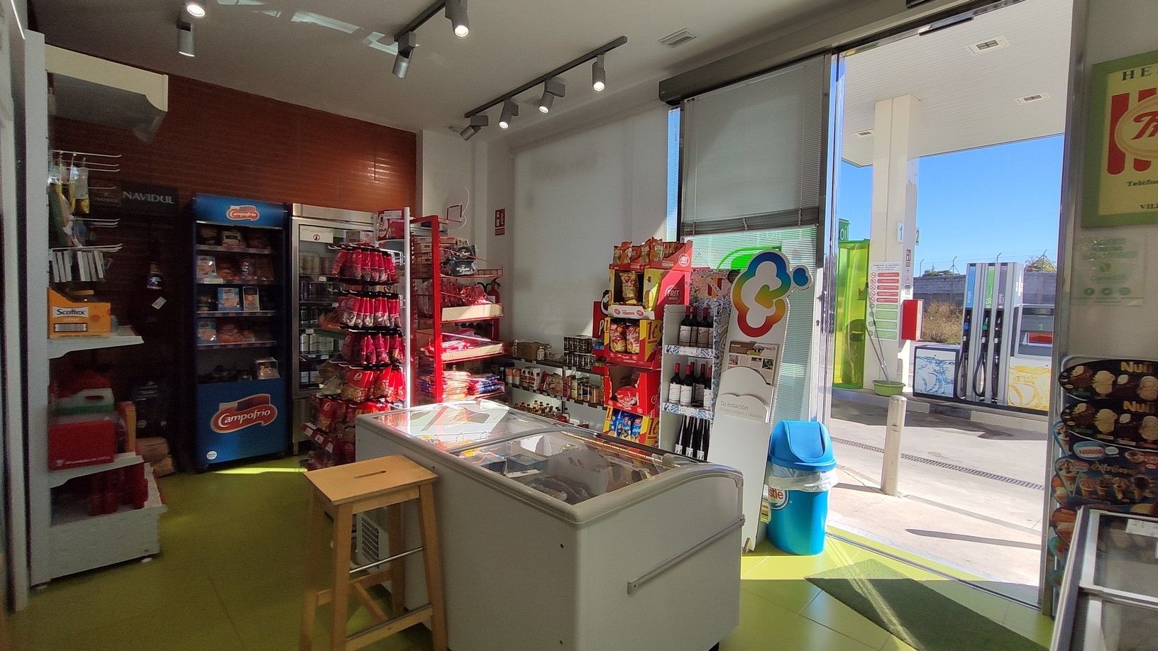 Gasolinera Cafeteria-tienda Carcedoil